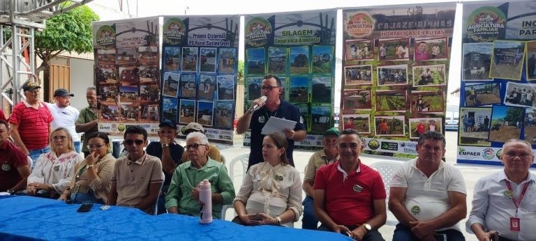 Empaer e prefeitura realizam 6ª Feira da Agricultura Familiar em Cajazeirinhas