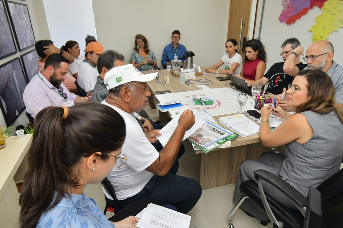 Governo do Estado discute projetos para o desenvolvimento sustentável para famílias do MAB