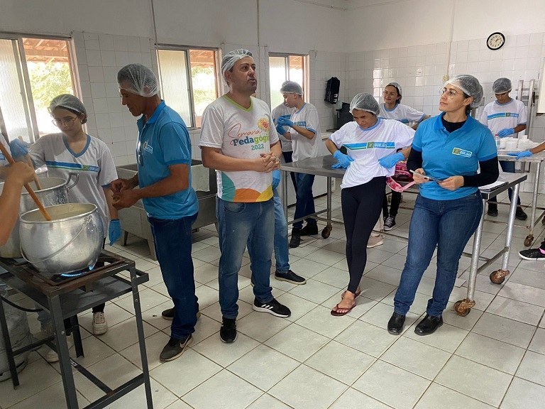 Estudantes participam de curso sobre derivados de leite de cabra em Pendência