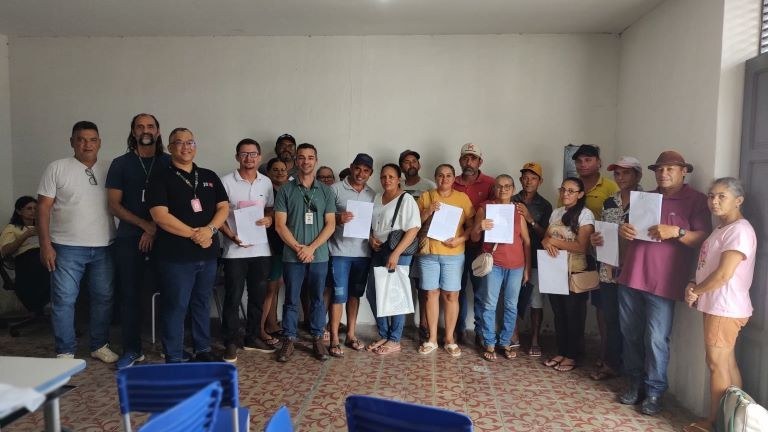 Famílias de Cacimba de Dentro recebem título de posse de terra