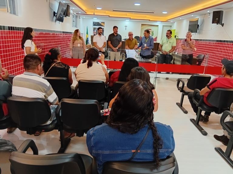 Governo do Estado entrega 43 escrituras de posse de terra a agricultores de Solânea