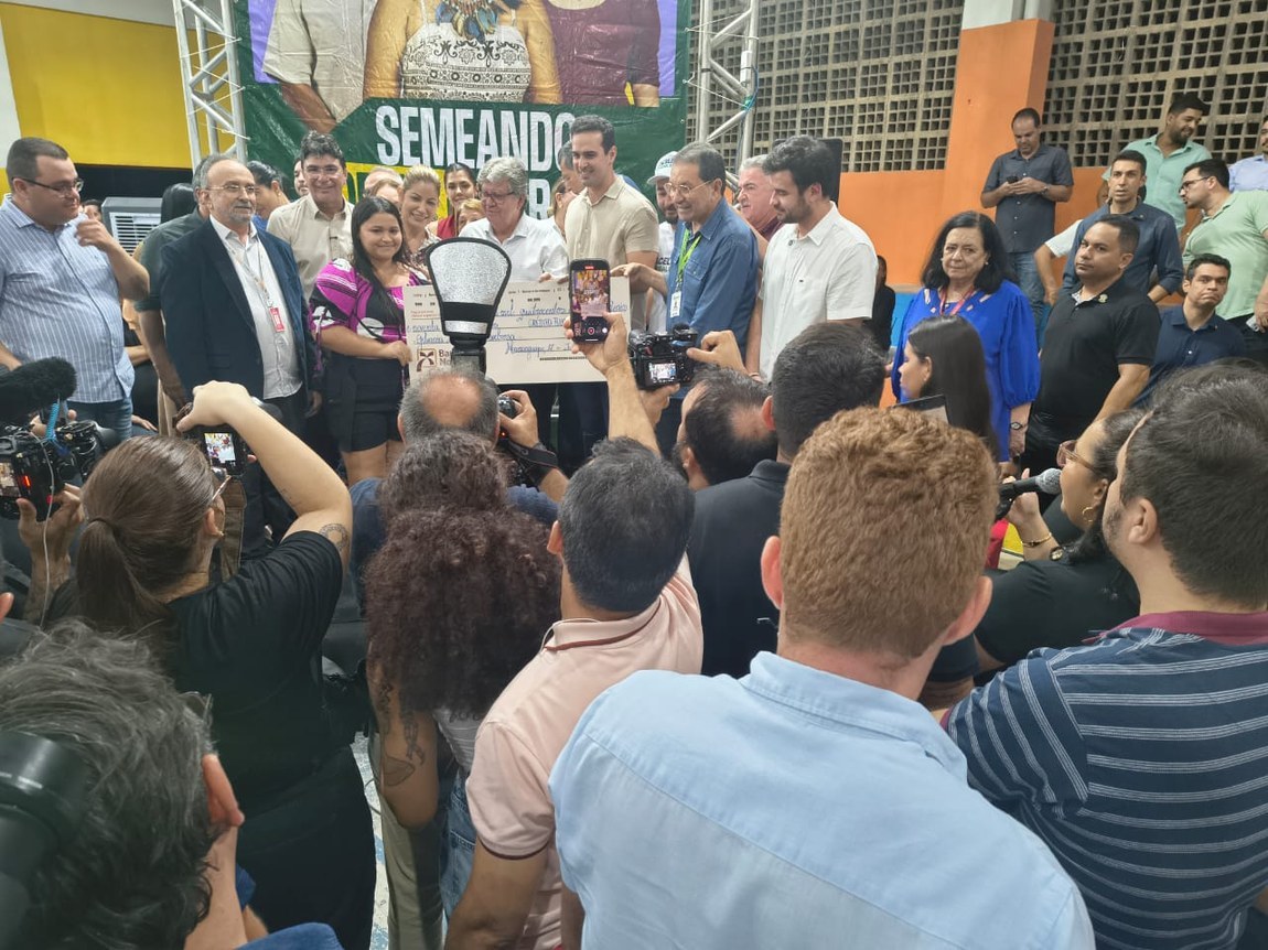 João Azevêdo dialoga com a população no ODE e entrega investimentos para o Vale do Mamanguape no valor de R$ 17,3 milhões